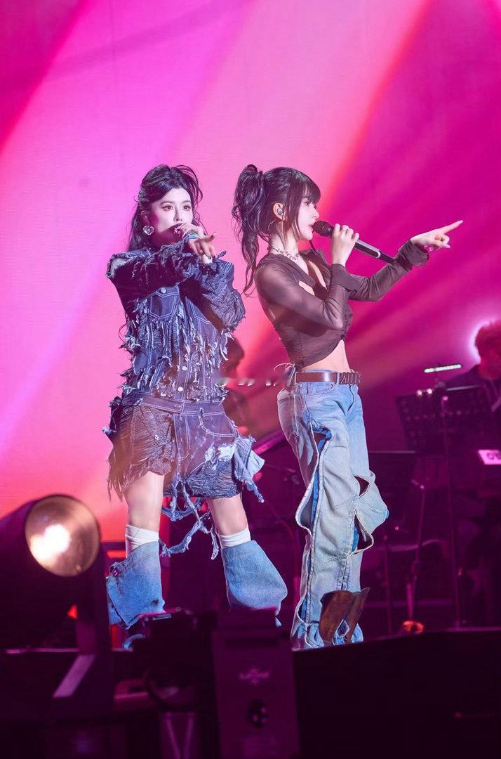 by2原唱的权威性by2浪姐曲库 四公用《DNA》，这首歌的副歌太洗脑了。by2