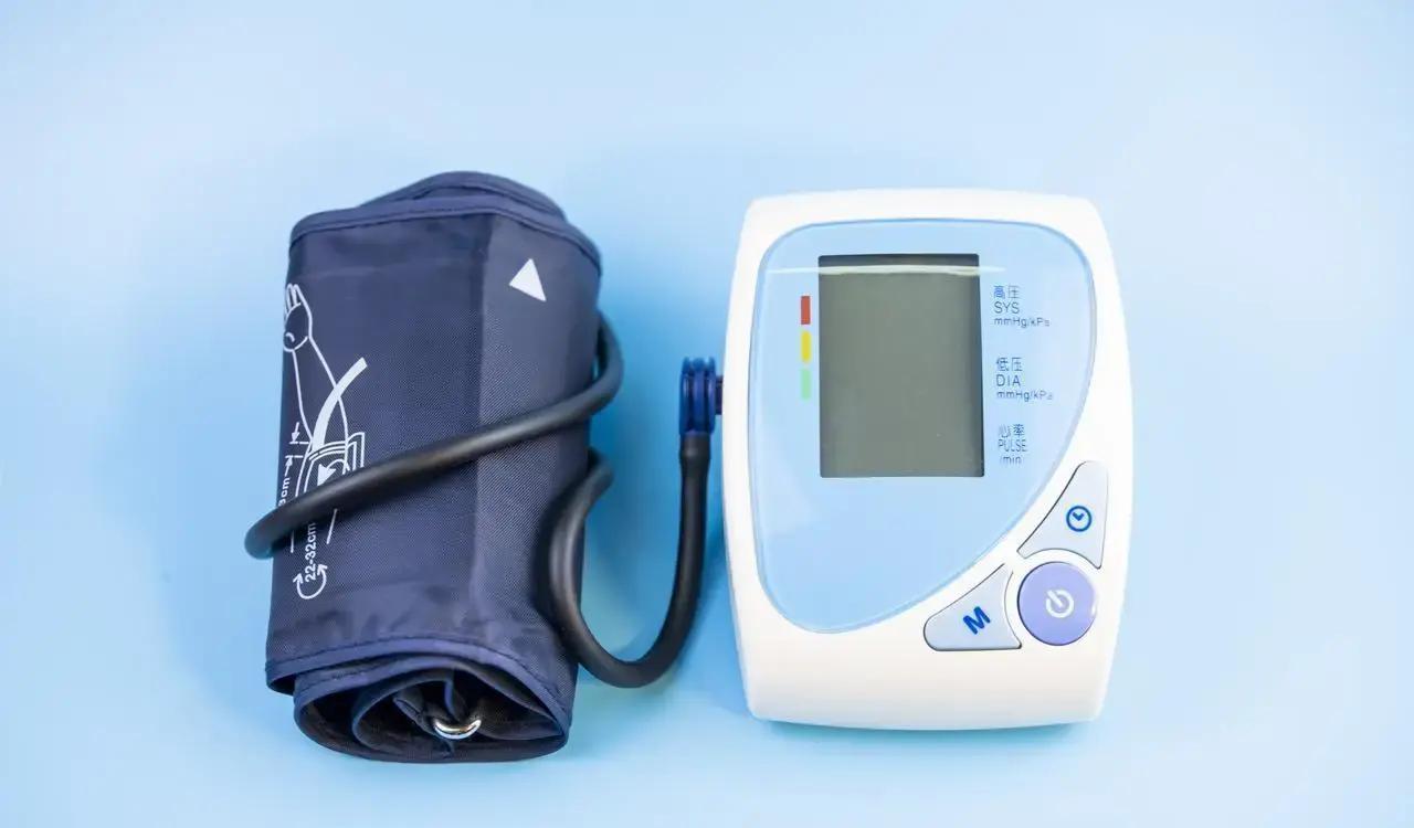 脑梗恢复期，黄酒暖手脚却乱血压？这个反差纠结了多少家庭！

黄酒酒精度低，只12