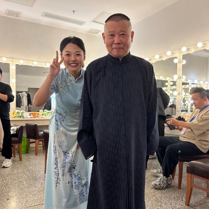 德云七队下周继续在三庆园演出，孙九香给郭霄汉捧哏，赵芸一缺席一周的演出。赵芸一去