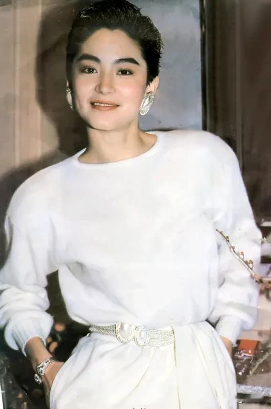 林青霞11亿豪宅遭大量蟑螂入侵 林青霞11亿豪宅遭大量蟑螂入侵
谁能想到，“大美