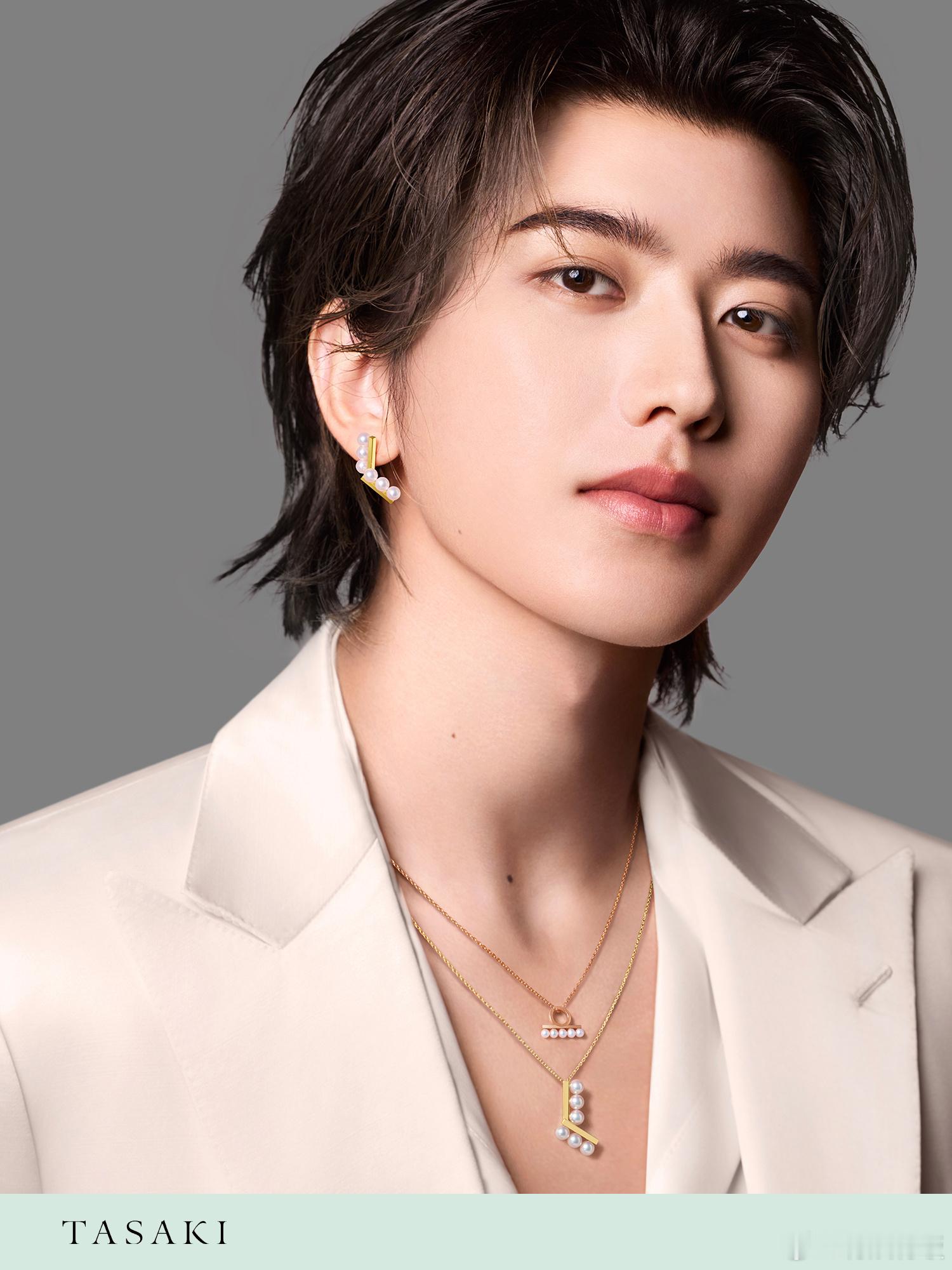 蔡徐坤珍爱时刻蔡徐坤珍珠穿搭蔡徐坤珍珠穿搭，帅啊， 