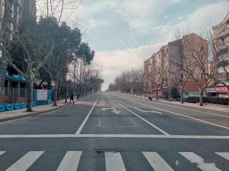 冬去春来，岁月就像被镜头悄悄收藏起来了，每一个瞬间都藏着故事。看到“石桥细雨山浮