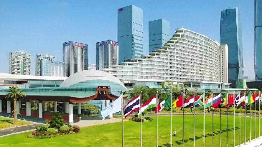 9月12日至13日，新德里金砖峰会落幕，一份《新德里宣言》正式通过。11个成员国
