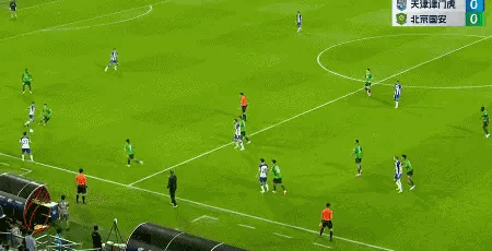 津门虎的传球有巴萨味么？[捂脸]可惜啊！该放高射炮的时候，他偏偏来个地平球，难道