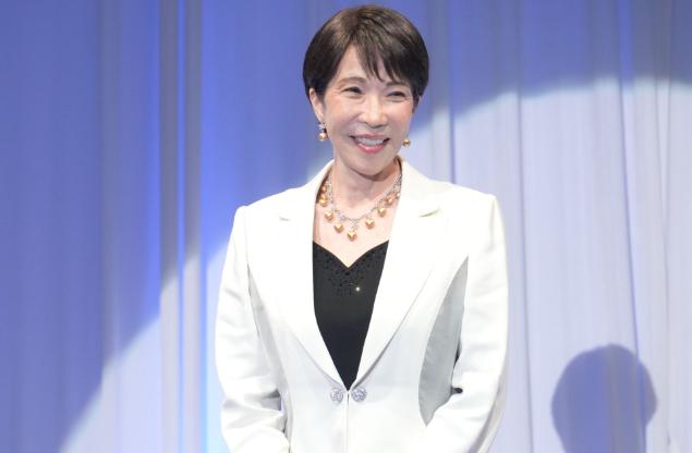 半个月内，中国海警在钓鱼岛海域跟日本对峙了7个小时，核潜艇往太平洋扔了一枚洲际导
