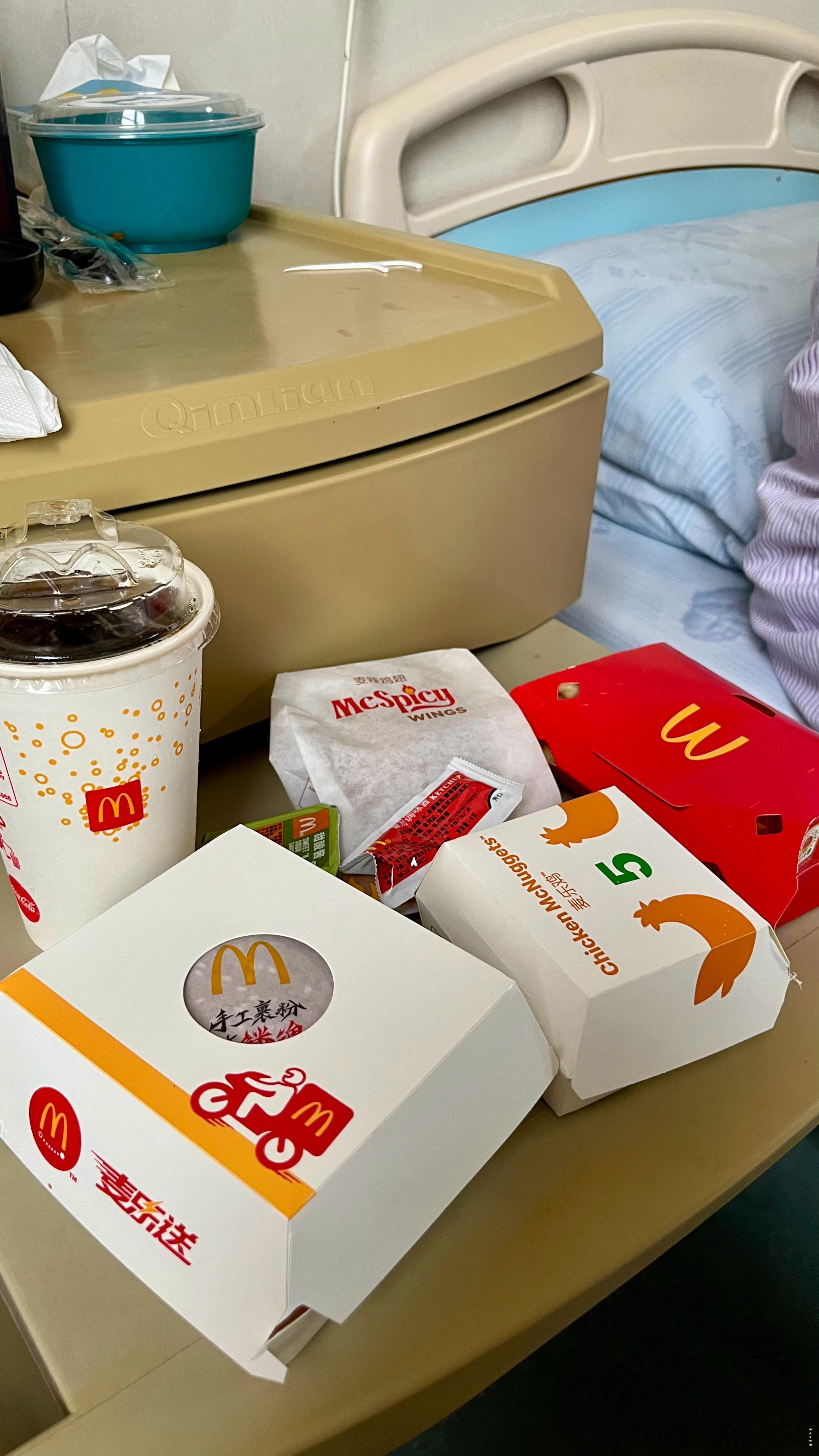 本来一直陪妈妈吃清淡的饭菜，我也不想点重口味的外卖馋她，但平时我就不是清淡的胃，