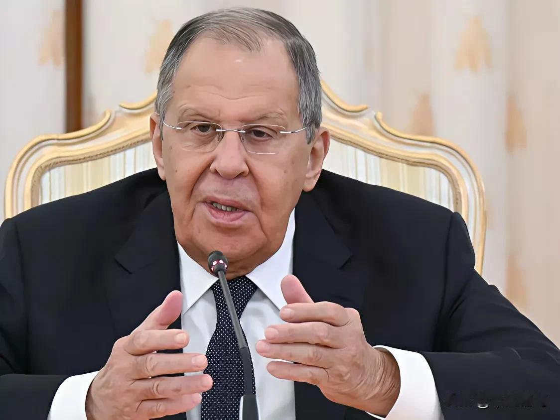 快讯，快讯
特朗普下令启动核试验
俄方未收到美方说明，核军控协议再遇危机
 
1