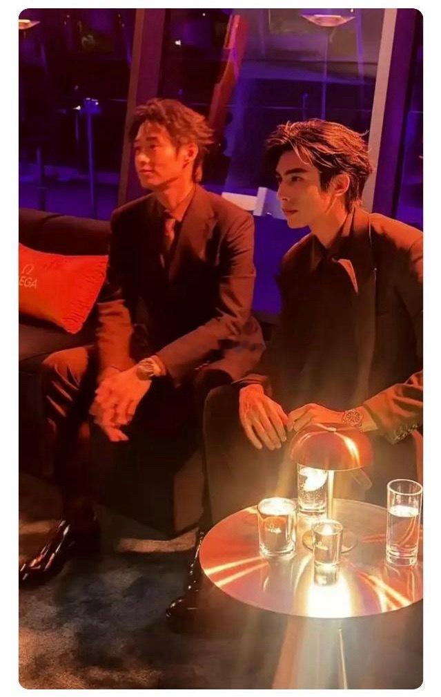 如果是我，我会提前跟品牌申请拒绝同框。 