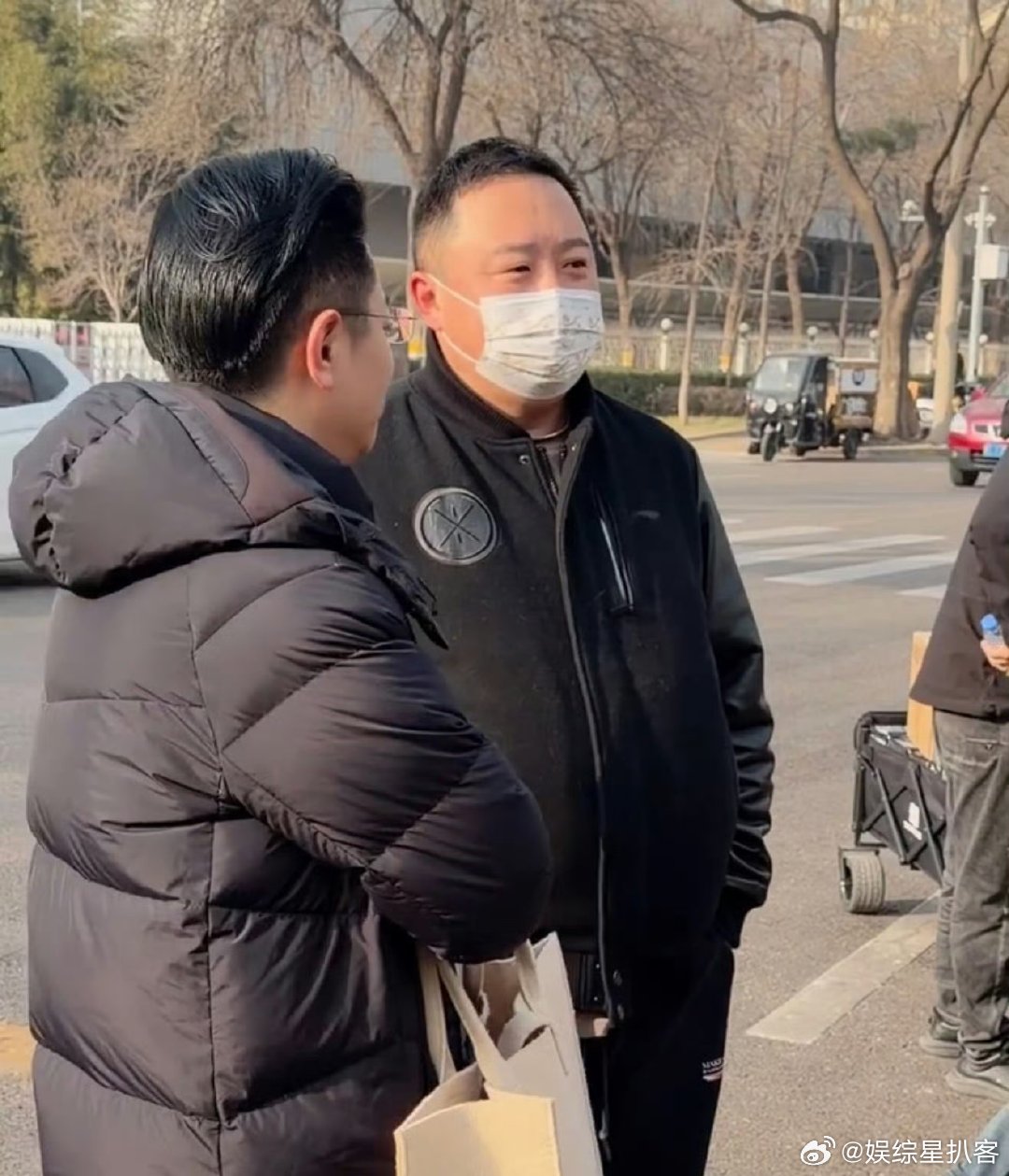 阎鹤祥现身央视春晚彩排 双喜临门太幸福！刚官宣 44 岁升级当爸，转身就现身春晚