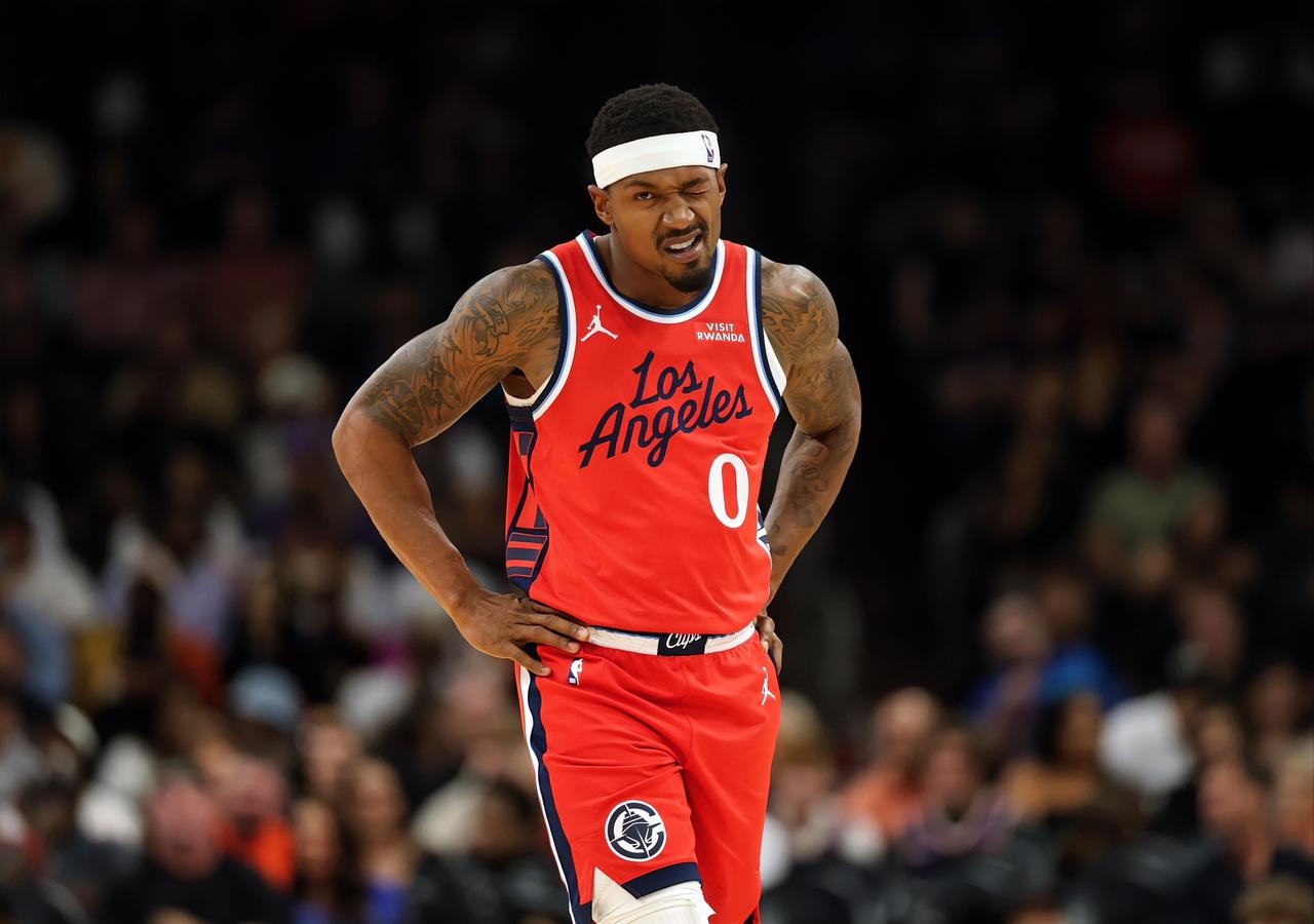 杜兰特：三弟，听说比尔赛季报销啦？？？
哈登：这就是好货不便宜，便宜没好货吗？？