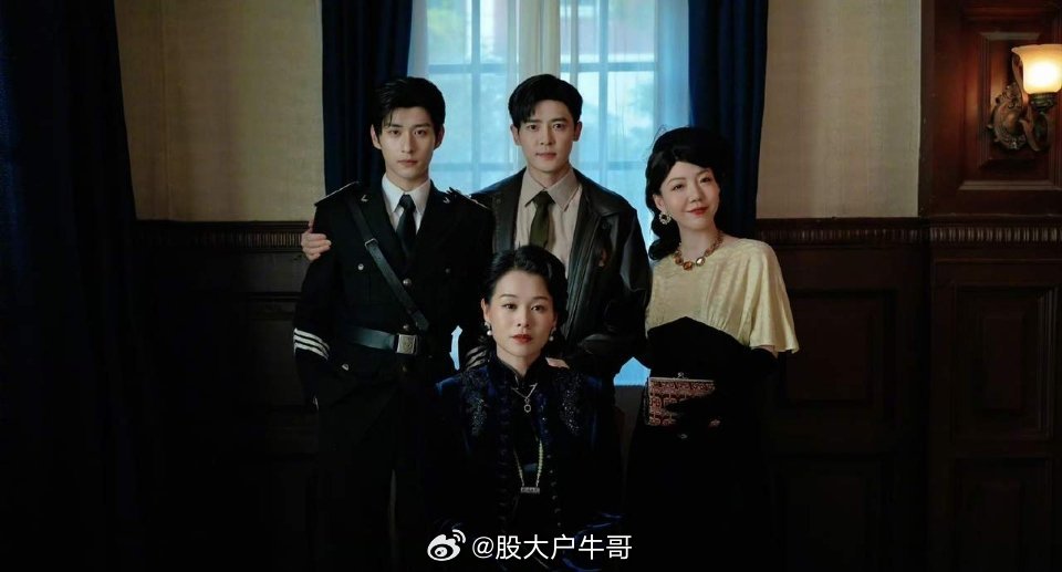 胡杏儿发了没有张凌赫的慕容全家福不得不说胡杏儿太会玩梗，完美拿捏角色氛围感。发布