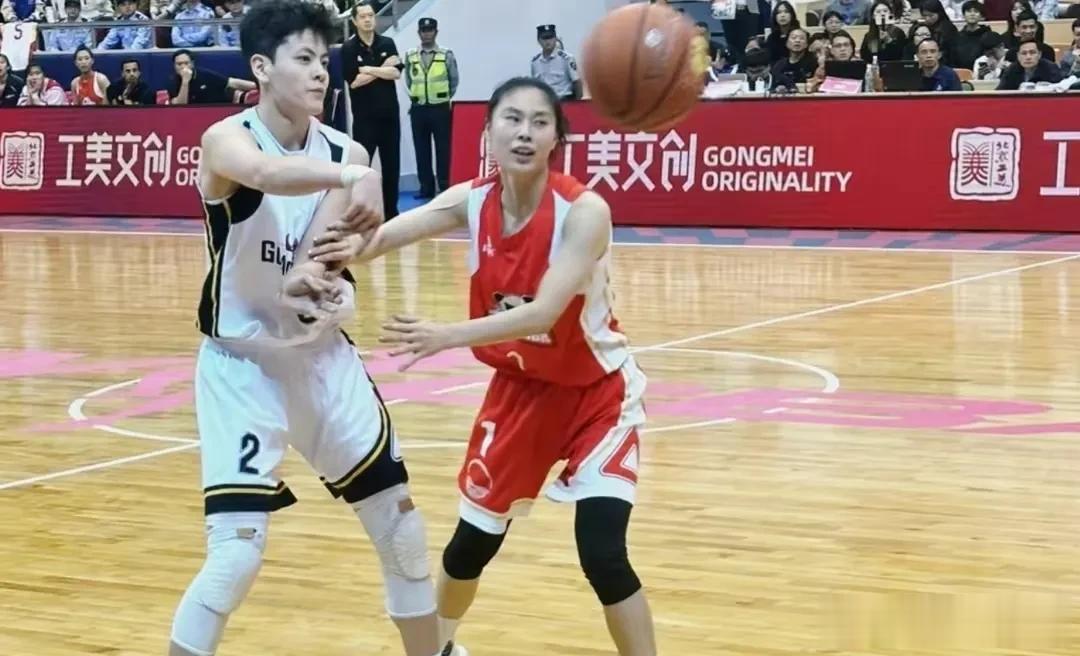 东莞女篮不敌四川吞下赛季首败，验证了“三个可笑”的事实：

1、东莞女篮确实强，