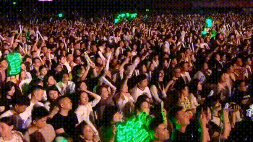 吴泽林主持状态青春湘潭演唱会谁能想到这场湘潭演唱会的主持人这么出彩，吴泽林全程状