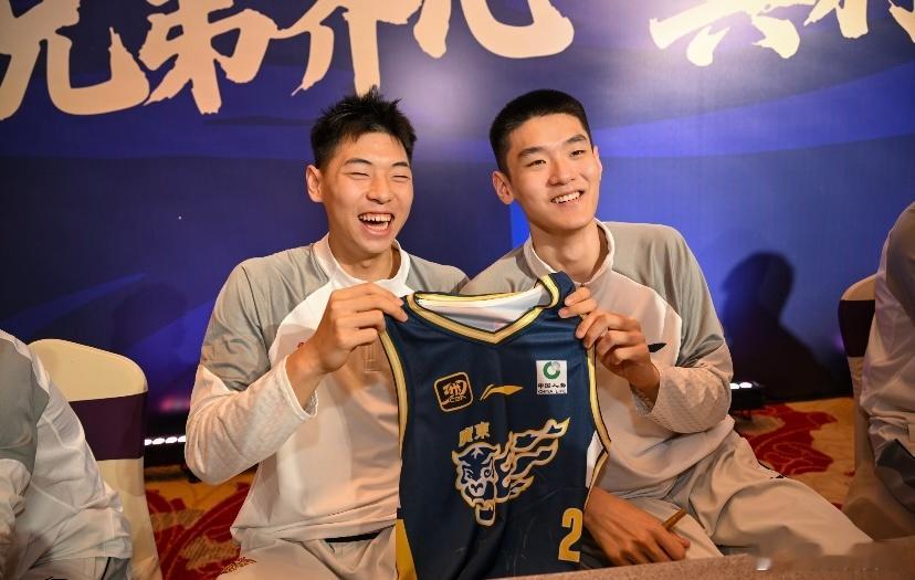 崔永熙这活泼开朗的性格新赛季气氛组组长非他莫属！ 今天是小崔手术后的第356天保