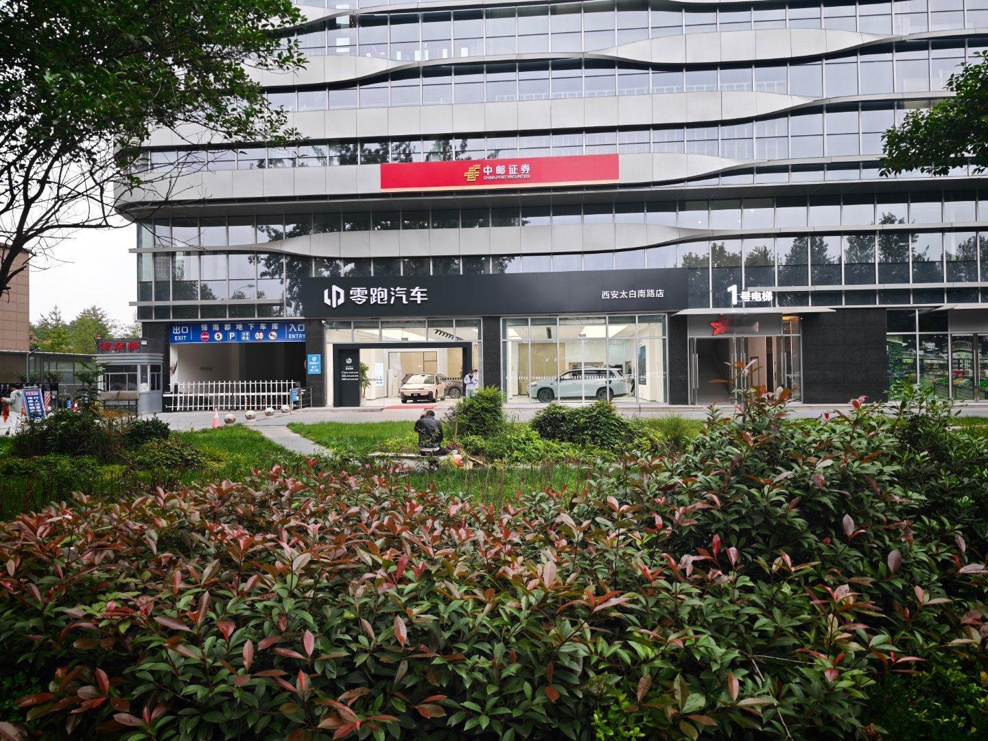 富贵买蔚来，有钱买小米，常人买零跑。 ​​​