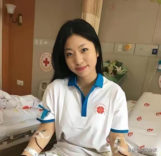 21岁实习女孩请假10天，老板怒斥：不想转正了？女孩递上一张纸条，老板瞬间变脸：