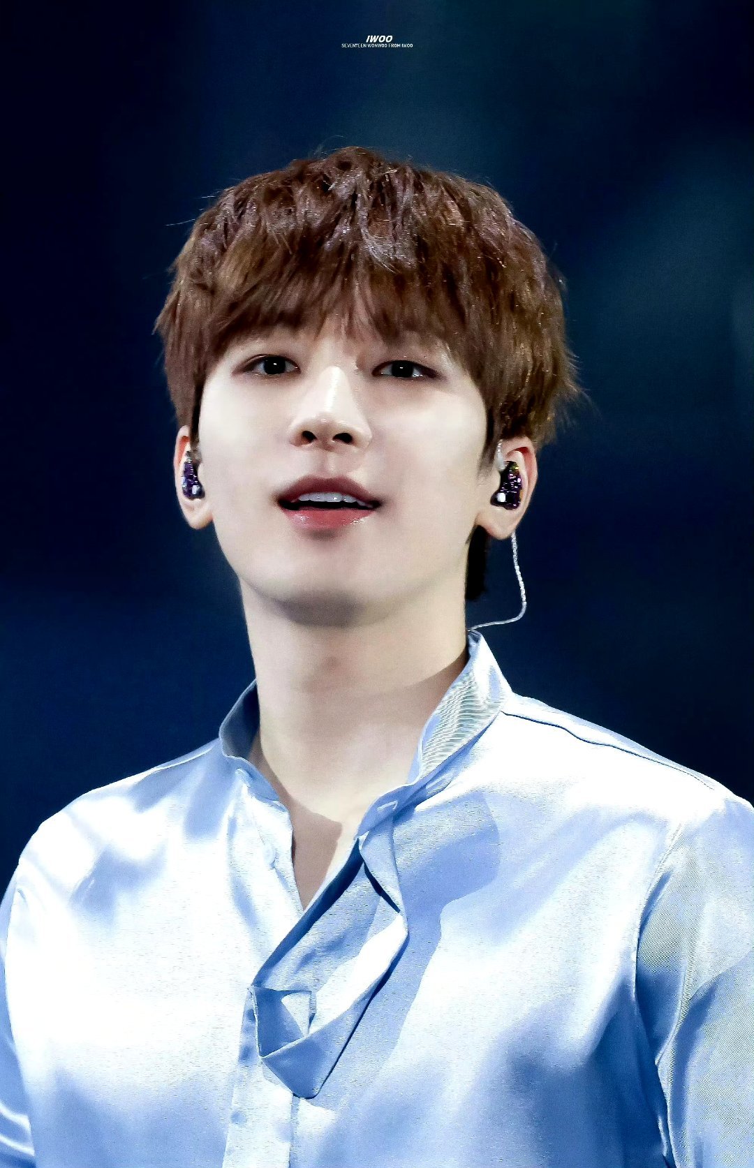 Wonwoo全圆佑 ✨全圆佑行走画报 新周愉快😊美圆💙🖤全圆佑