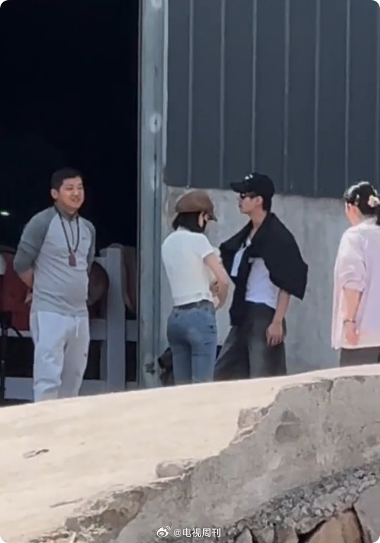 孟子义何与百花杀路透何与片场rua孟子义宠物孟子义何与《百花杀》剧组路透太有料，