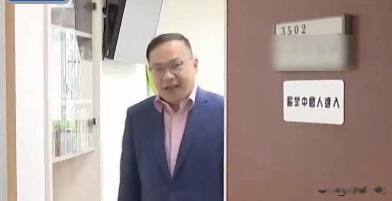 王一川这一出，说白了就是个彻头彻尾的自我矮化。他那块破牌子，挂的不是“禁止进入”