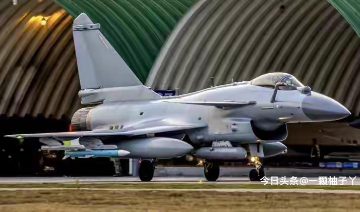 给你整理好了248字左右、真实不中国空军在15000米高空，只用30秒就干净利落