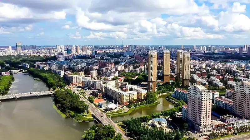 走遍家乡的大街小巷，每一处都藏着惊喜。就像我的家乡齐齐哈尔，那是一座有着独特魅力