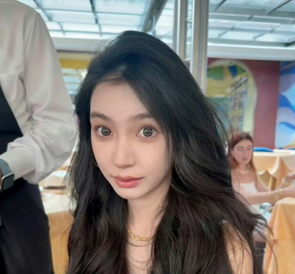 易梦玲现在真的越来越像baby了 