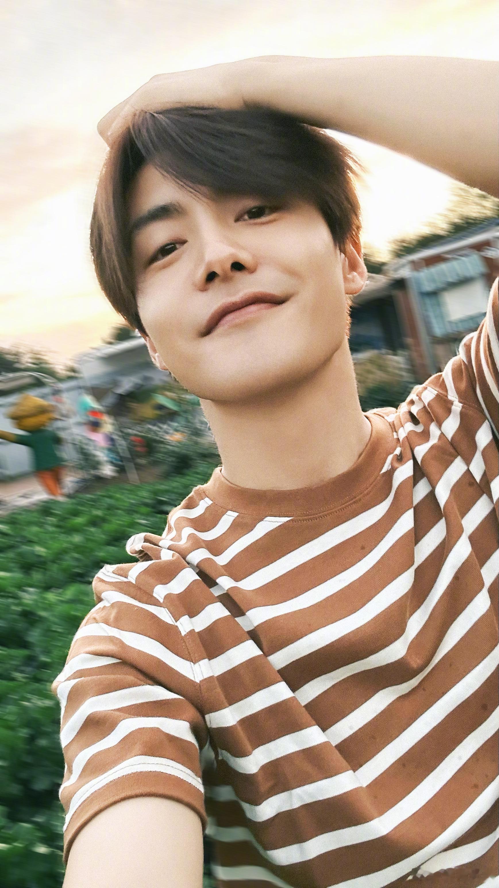 在马天宇的剧中，小芳表现得十分投入，眼看着她哭得那么真实，连马天宇也都为她的情感