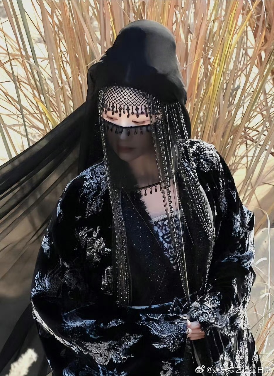 用姜系形容陈都灵真的太妙了  陈都灵演技真赞，像姜一样融入每个角色！《月鳞绮纪》