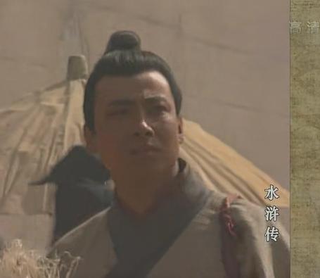 水浒传中，第一个出场的梁山好汉是谁？没错，就是这个人，九纹龙史进！！王进的徒弟。