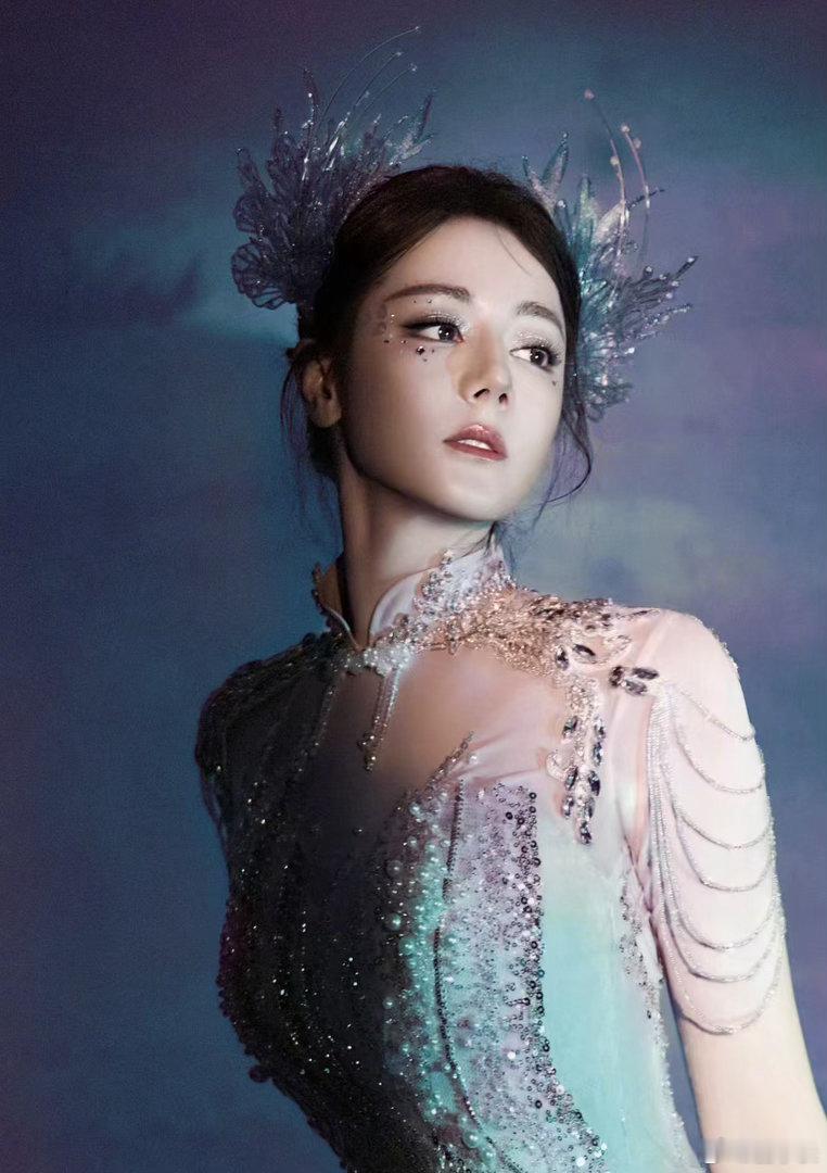 曝迪丽热巴与嘉行到期不续迪丽热巴合约到期选择不续约，究竟是利大于弊还是暗藏隐患？