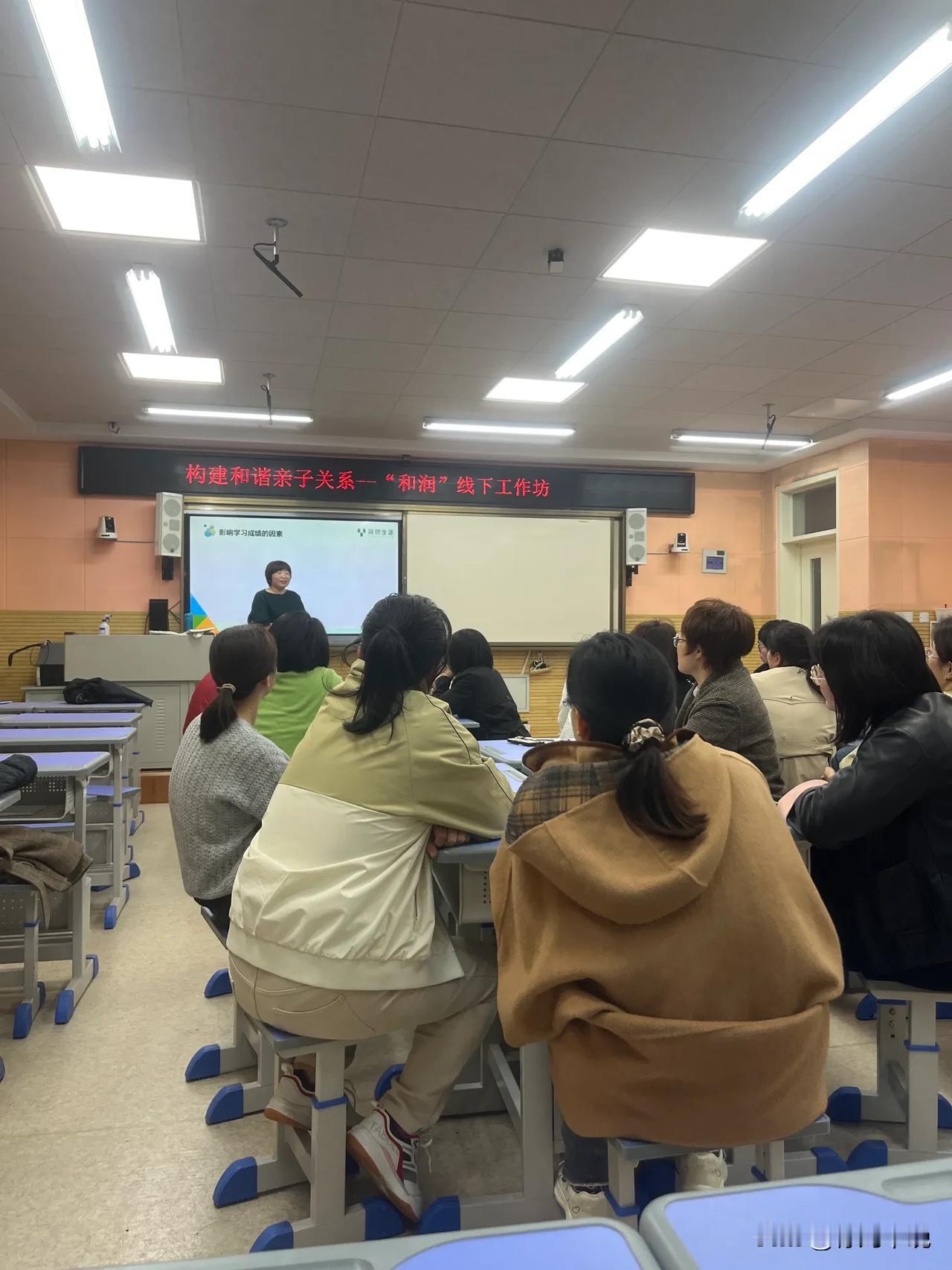 再次
走进学校
熟悉的课堂
熟悉的味道
