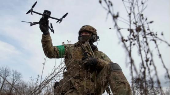 乌克兰媒体援引乌克兰军火公司代表的话报道称，中国已开始减少零部件供应，哪怕是乌克