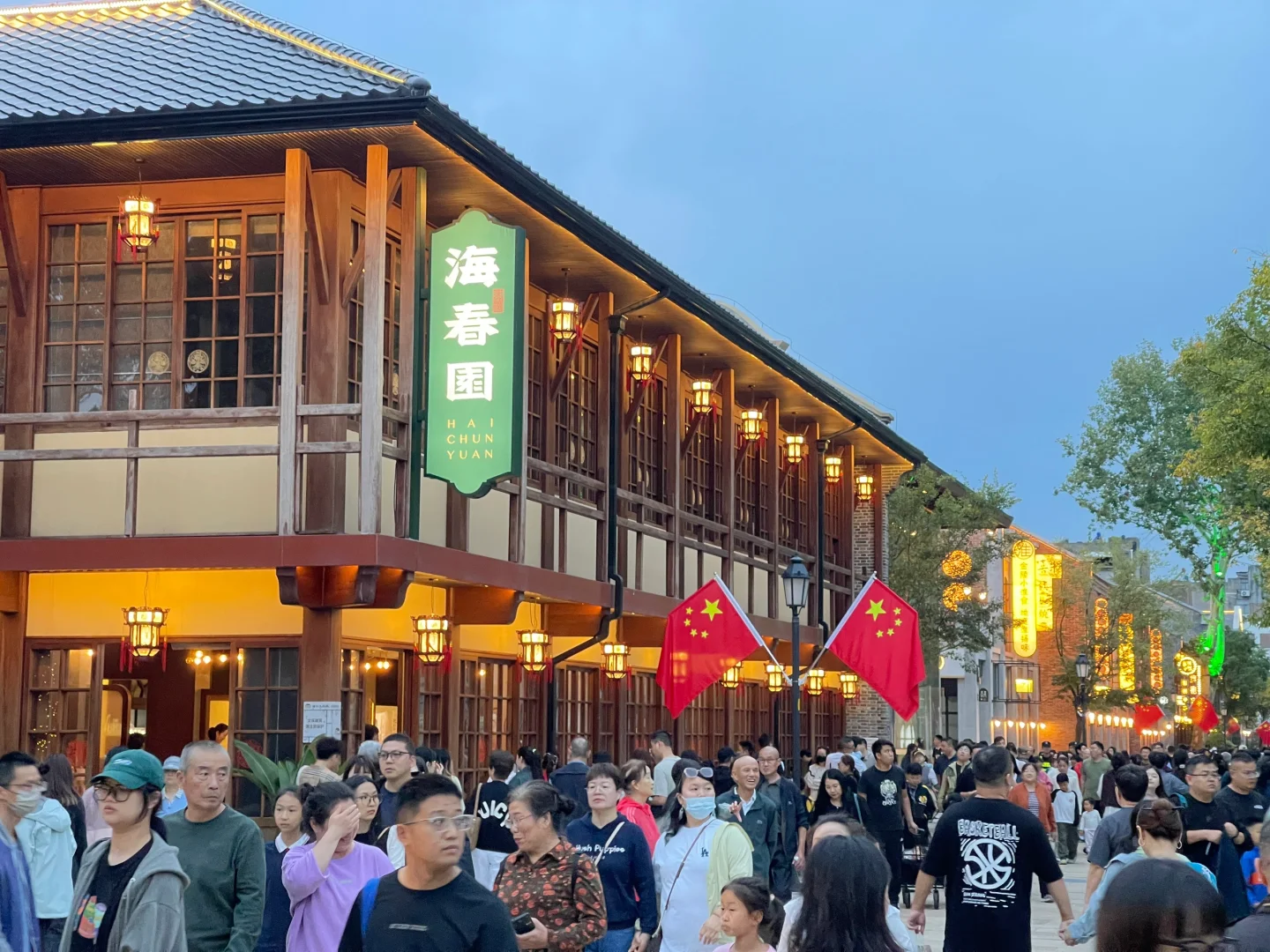 浦口火车站历史街区开街，夜景满分