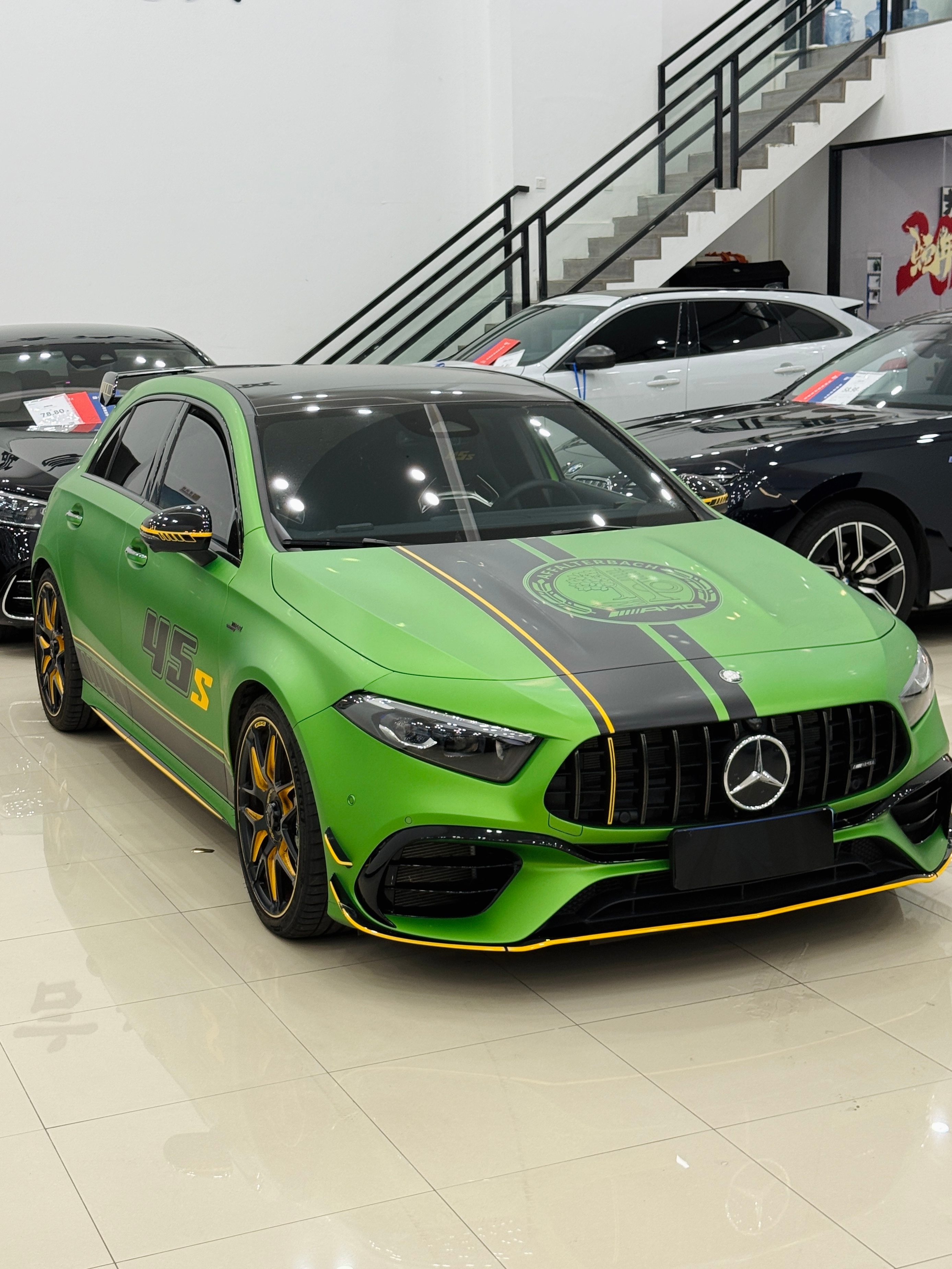 圣诞限定皮肤？不如直接焊死这台A45S魔焰绿“苹果树”🎄！421匹马力+四驱，