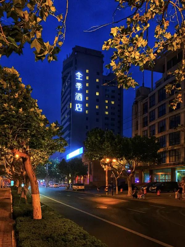 全季酒店这事儿整得太离谱了！“全季大连xx酒店”账号把客人特殊订单备注公开，像“