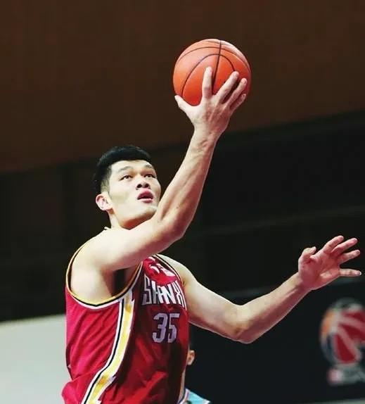 震惊！这5场CBA大战也太刺激了吧！😱
谁说明晚CBA赛场会平淡无奇？就这阵容