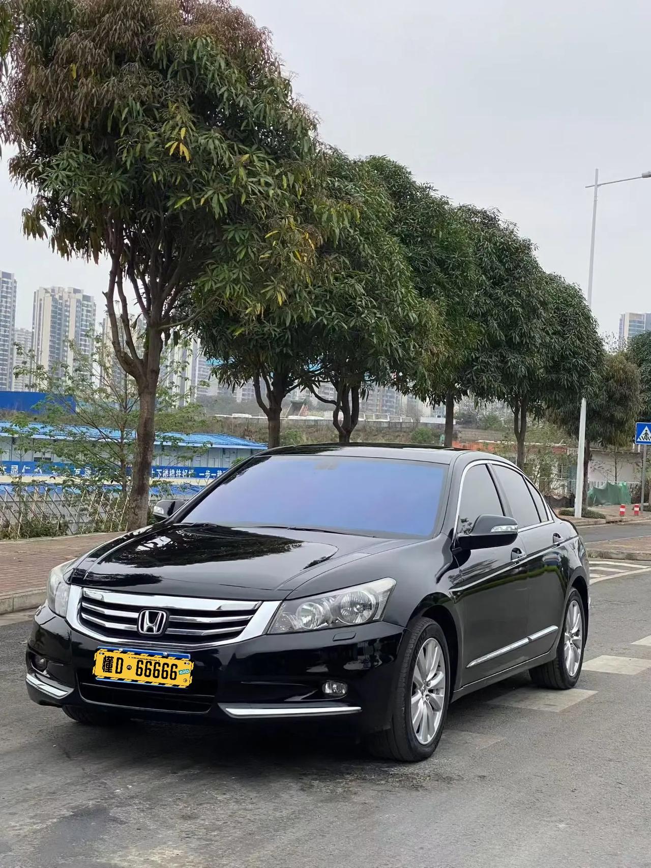 说真的，年轻人买第一台二手车，谁没在“省钱”和“想要点乐趣”里纠结过？
刚拿证或