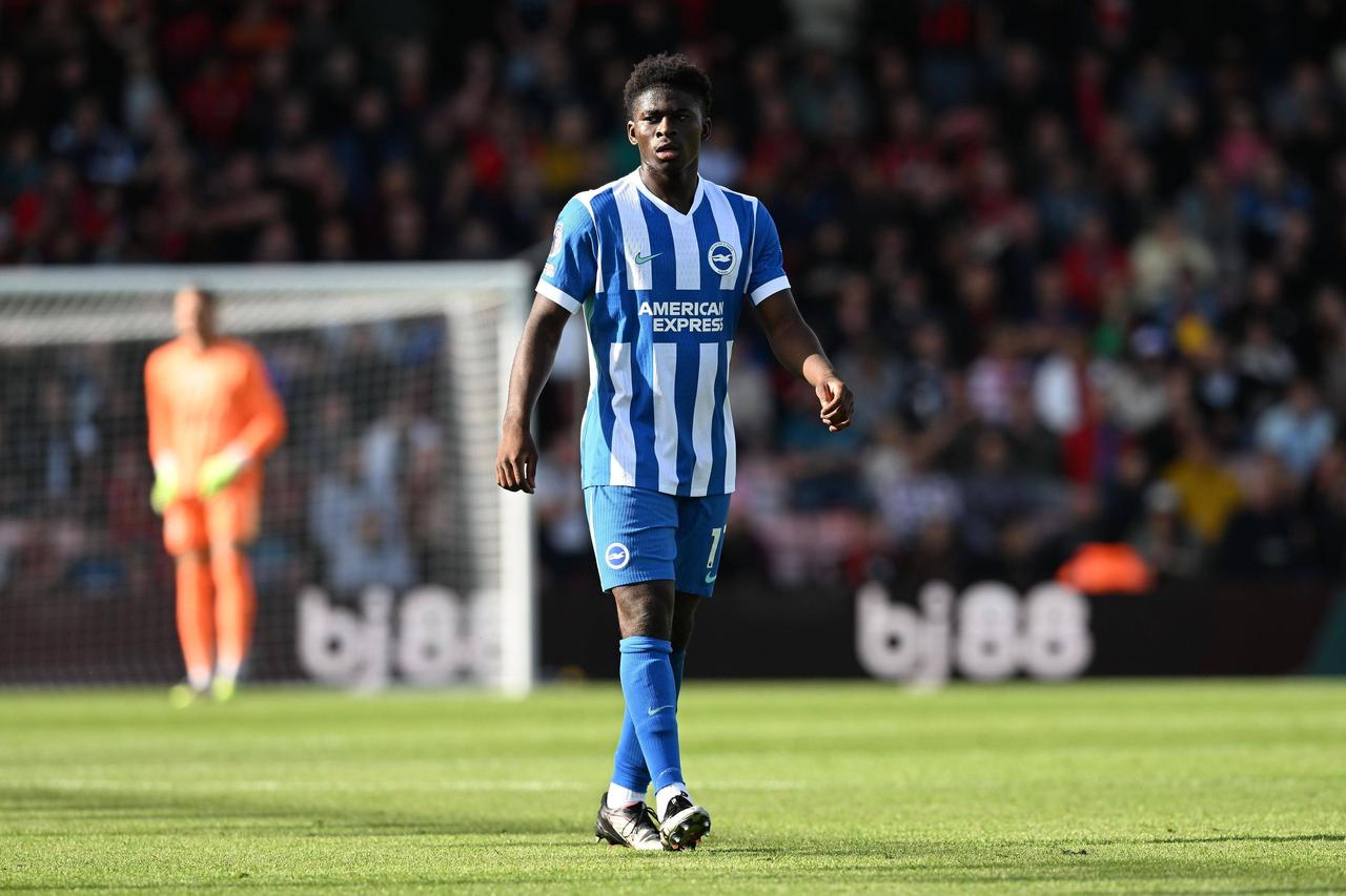 最近，意大利有名的记者斯基拉带来了重磅转会消息：布莱顿已经同意出售中场球员巴莱巴