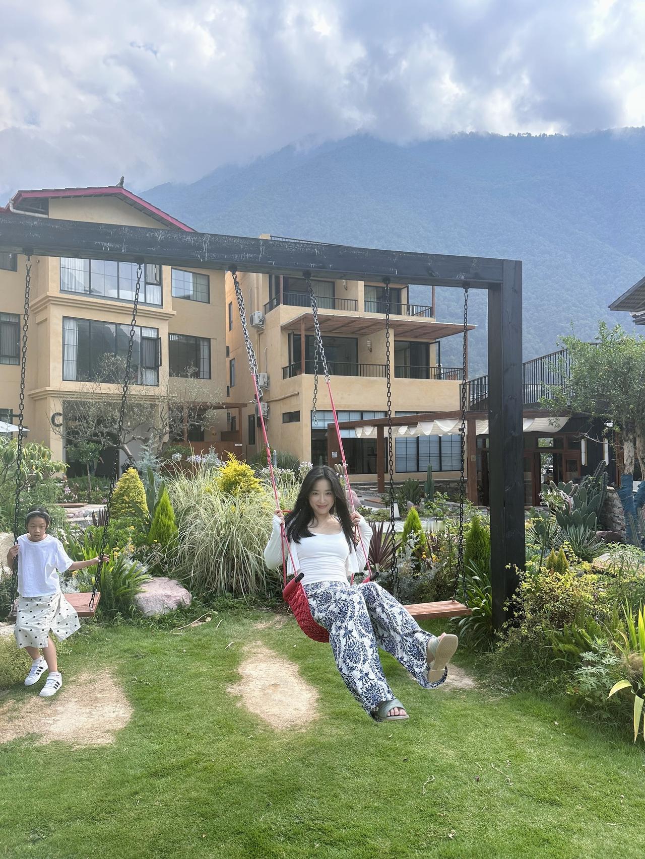 多听听红歌，强大自己的磁场
要像建设新中国一样建设自己，积极向上，不屈不挠。