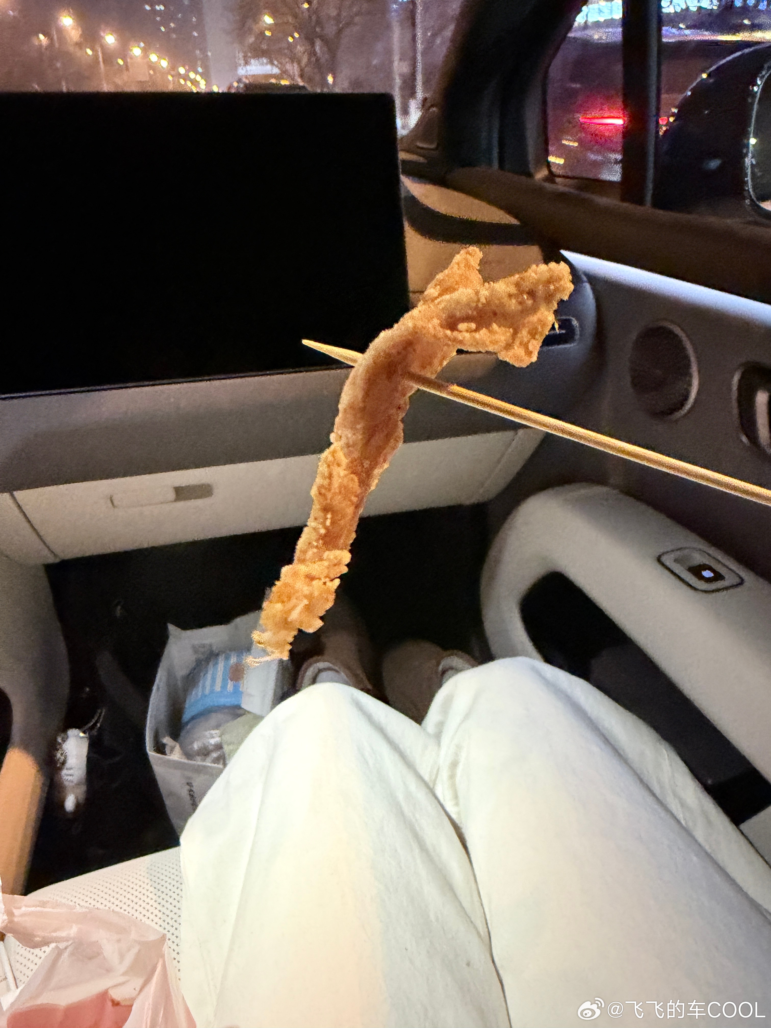 这两天犯鸡柳瘾了，谁还记得小时候会在学校门口卖的鸡柳啊，真的好怀念啊。这两天买了