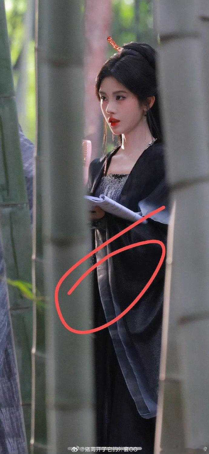 鞠婧祎来战黑衣路透哇哦，看到鞠婧祎黑衣路透，我直接化身尖叫鸡，这剧绝对是年度必看
