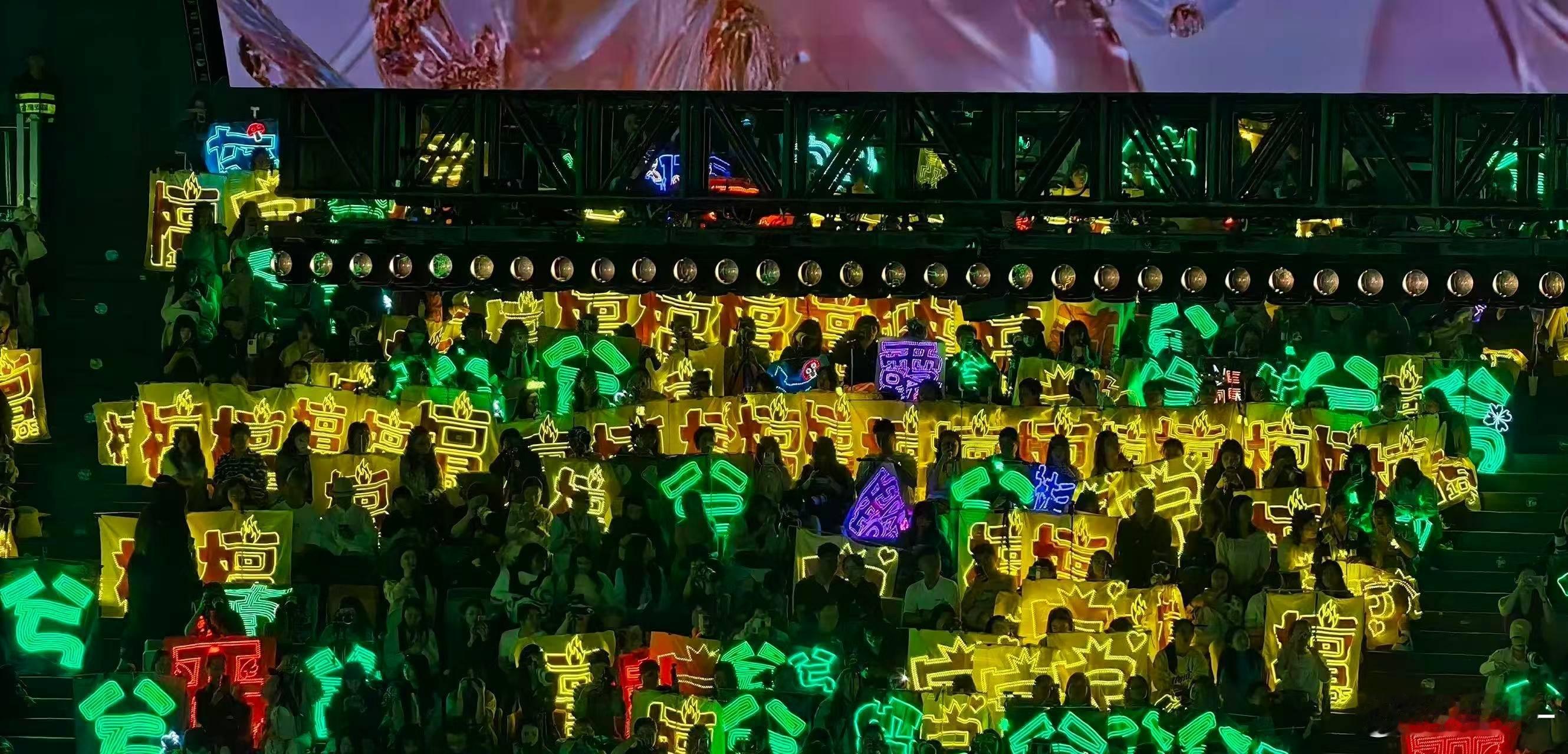 搞笑了吧，破防了吧，那么大的檀字看不见吗？ 