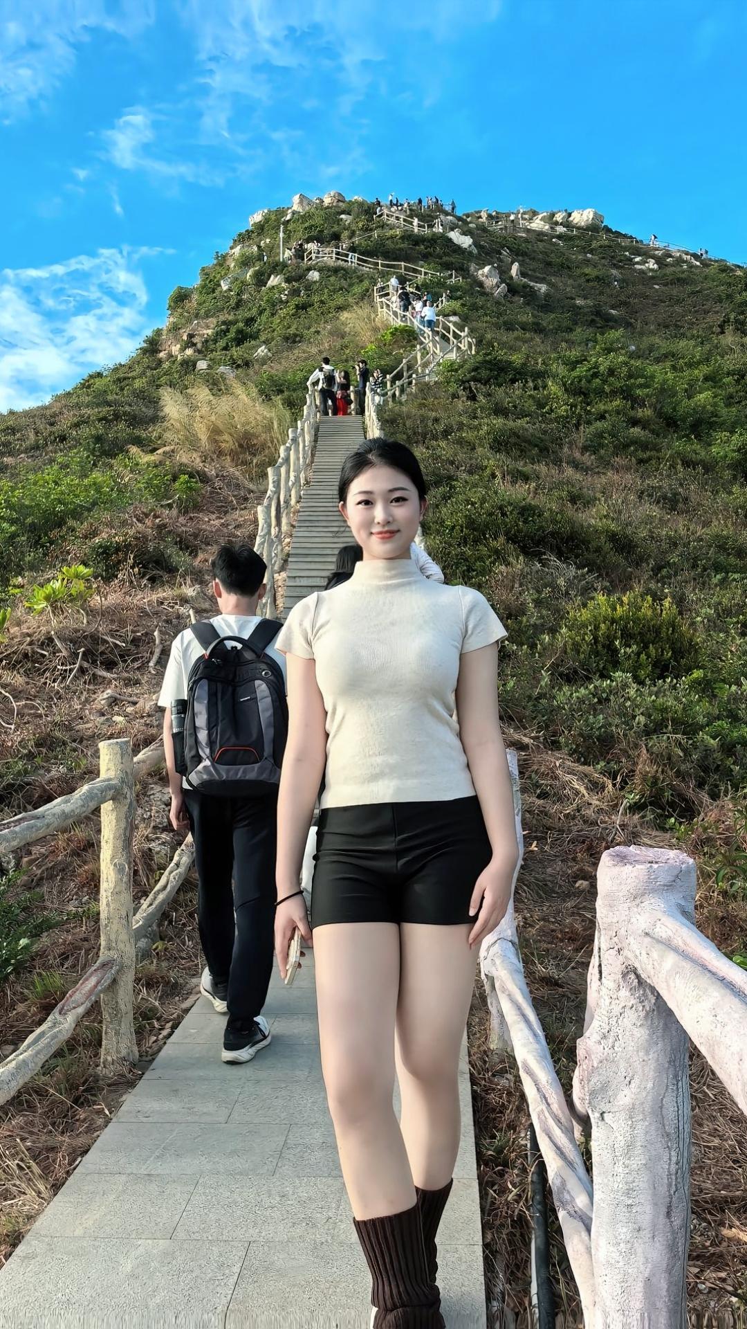 有没有比夏天的太阳辣一点？分享一张最近随手拍的照片女人怎样穿搭，更有高级感 女孩