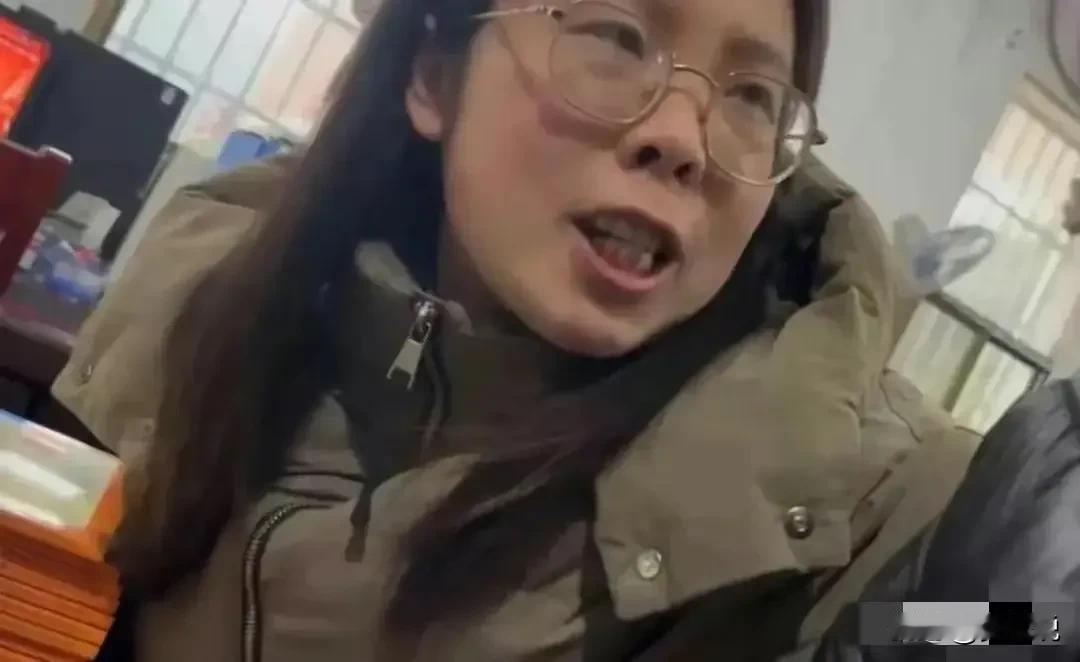 湖南暴力殴打女学生的老师，现在有三种选择：

1.自己辞职，以后再也不做老师，转