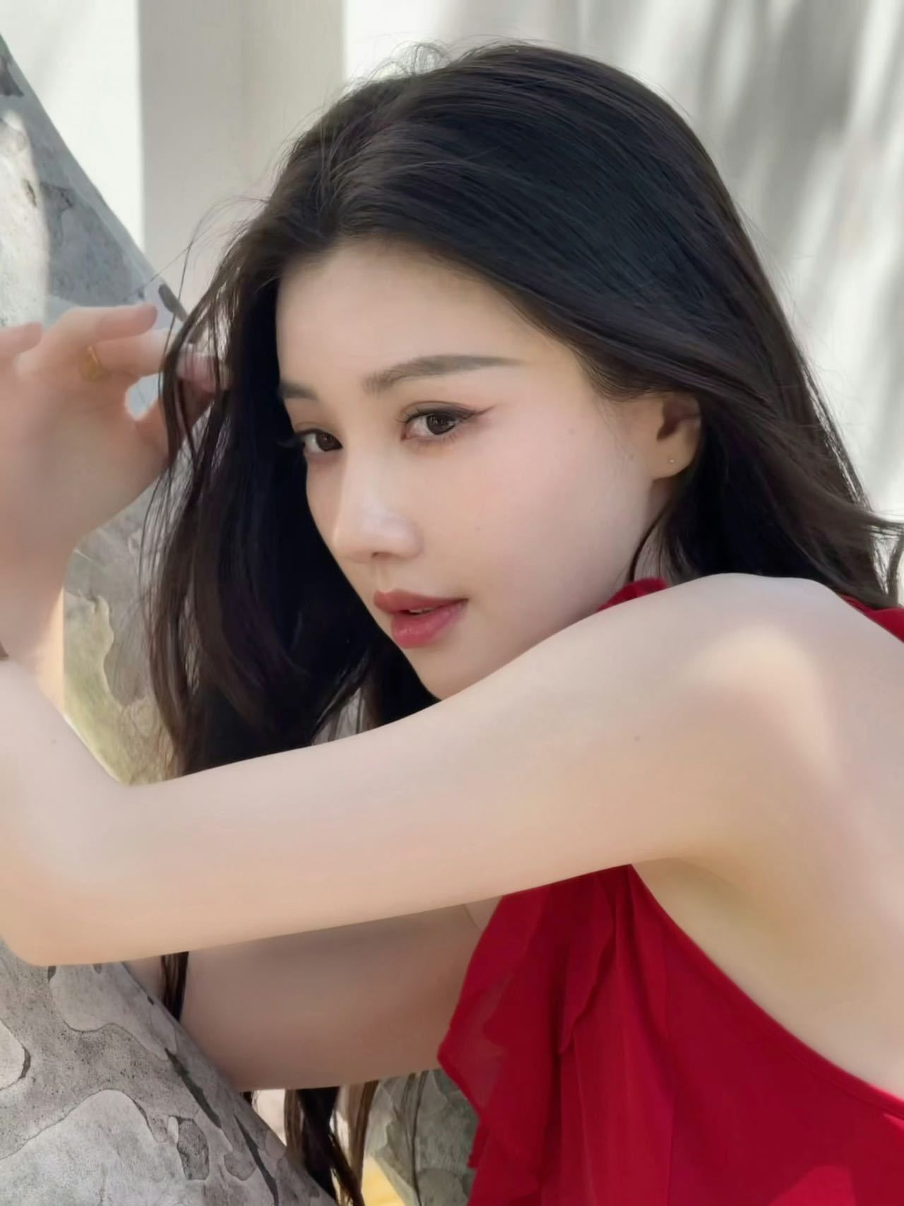 王鹤润妆造 今天佳偶天成线下追剧团的王鹤润尊嘟好美丽！妆造好好看很适配她，红色半