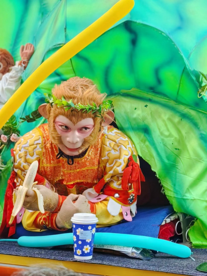 雪饼猴超越班跪谢73岁高龄粉丝无限超越班 年龄从来不是热爱的门槛，真诚永远是最大