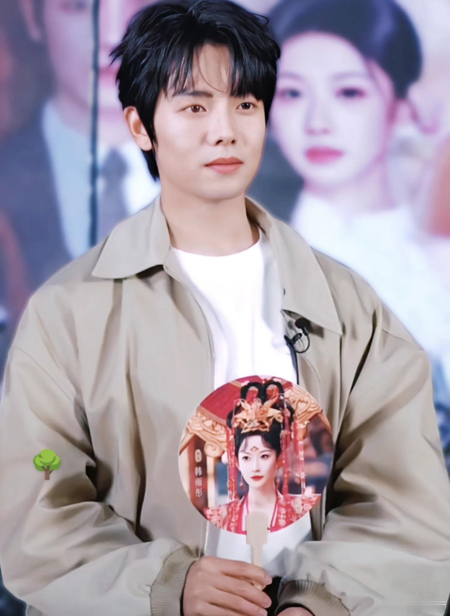 曾辉韩雨彤短国版凤凰传奇 曾辉和韩雨彤这对短剧搭档，就像凤凰传奇在音乐领域的传奇