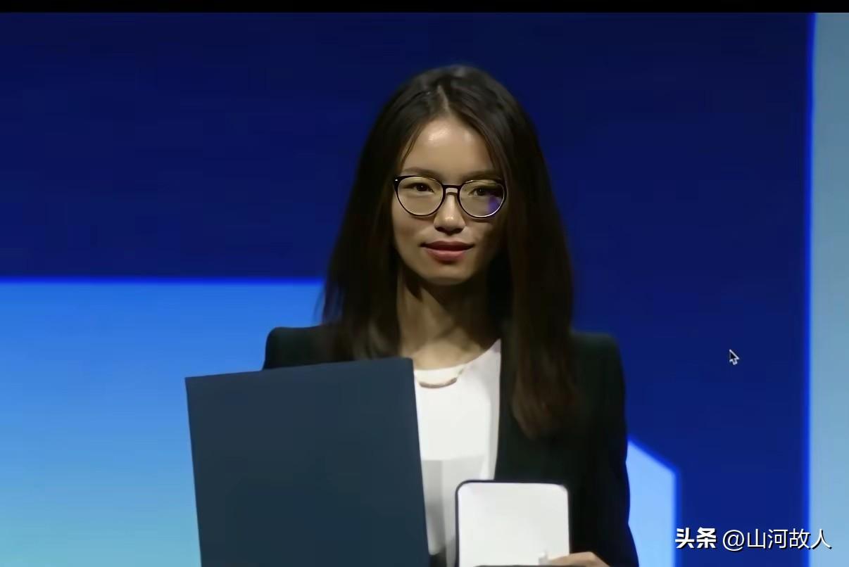 王虹拿菲尔兹奖这事，最戳我的不是奖，而是她说过的话！

 
全网都在刷屏王虹斩获