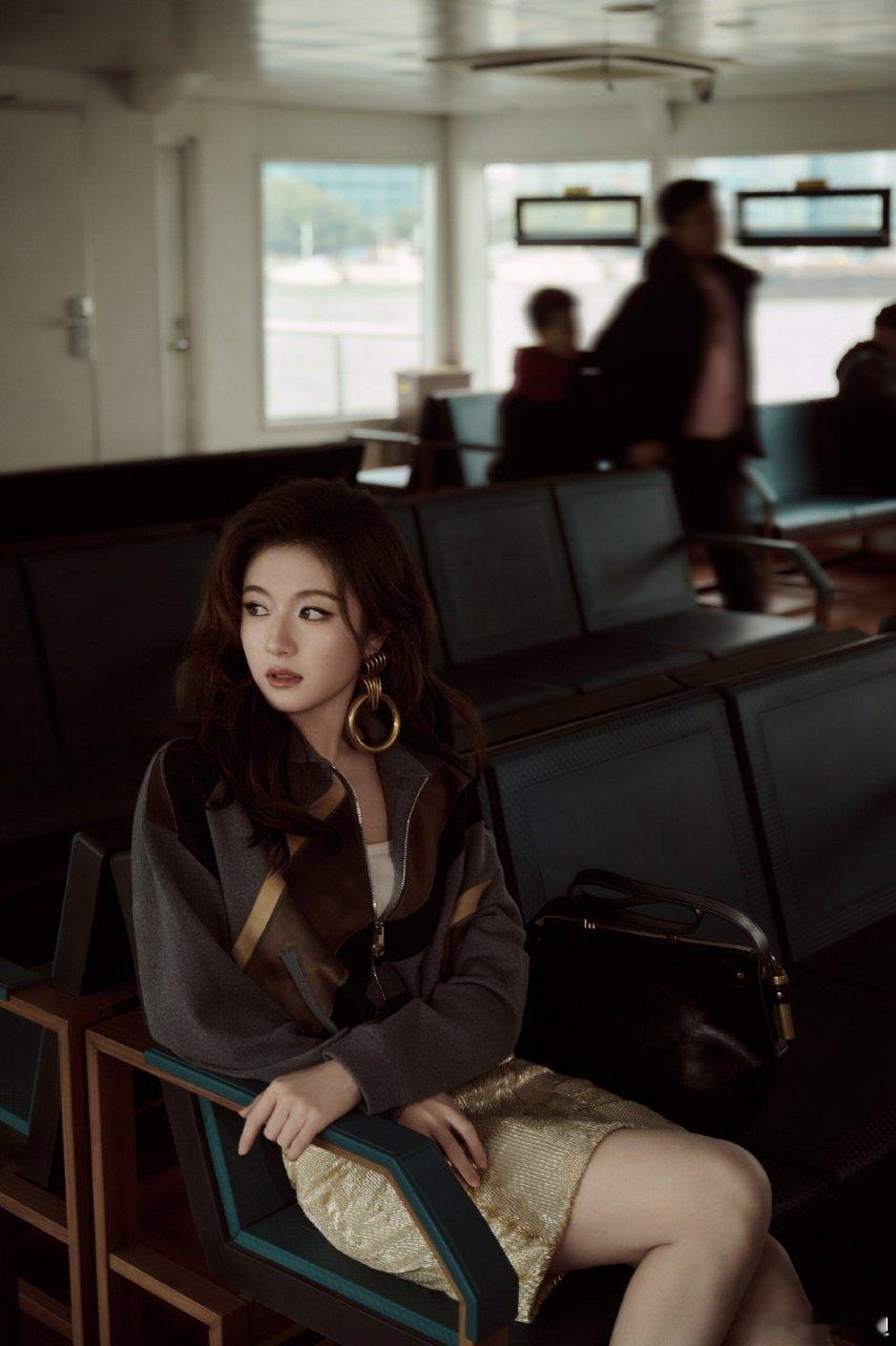 李兰迪耳环比脸大 李兰迪坐船上班 李兰迪坐船上班！ 