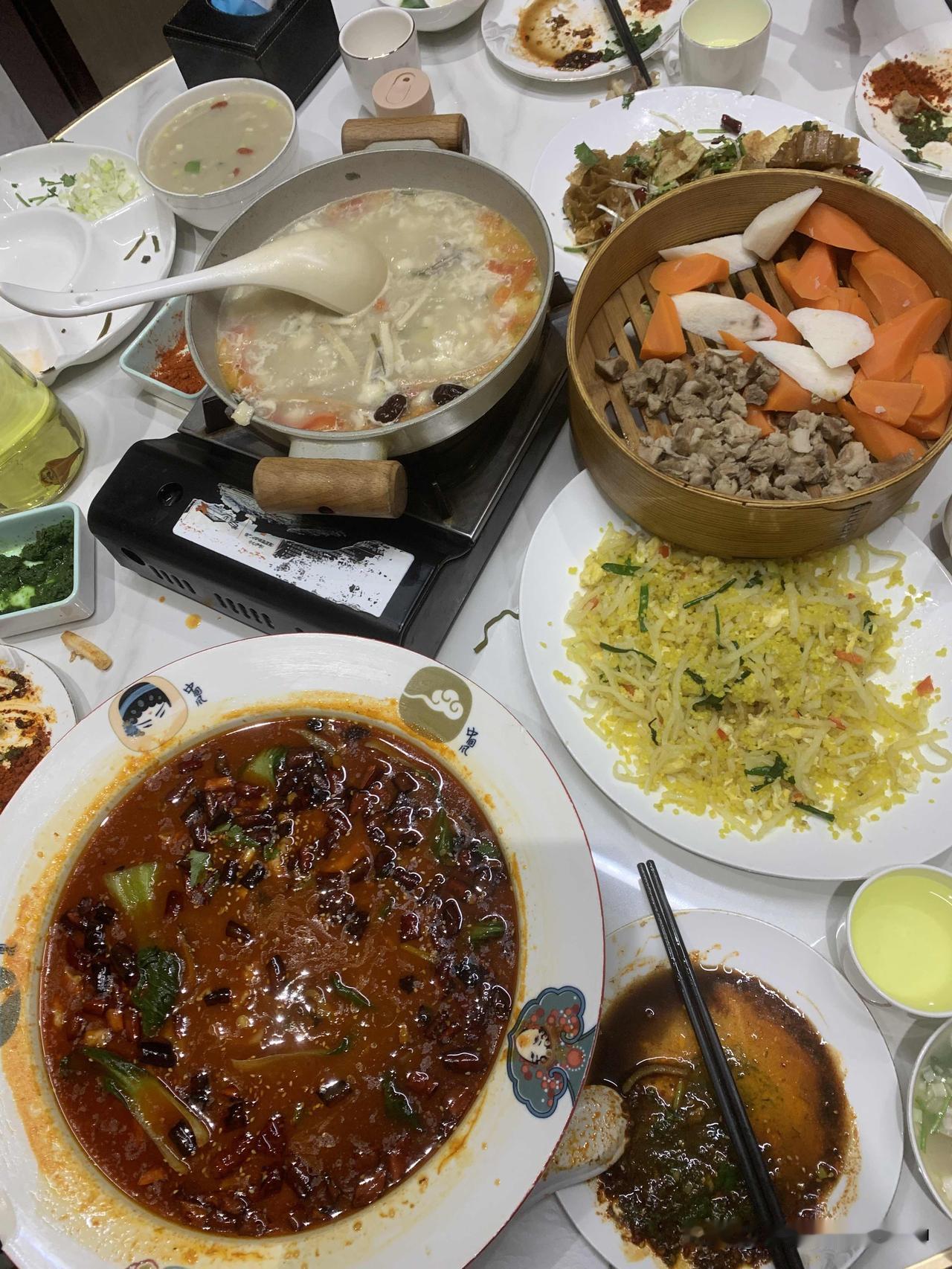 在山西点菜分不清菜和主食！
十月五日，一家五口人到山西和顺品尝特色美食，老婆点了